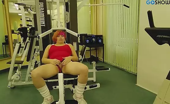 Masturbating Couple Engages in Spicy Sexual Escapades at the Gym
